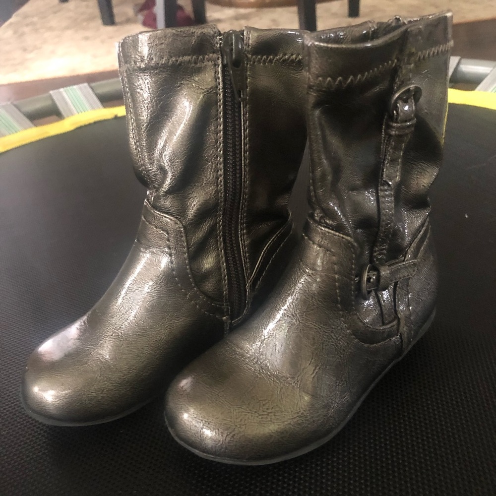 Kids boots